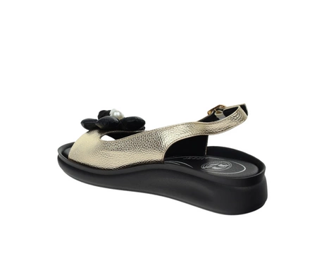 Złote eleganckie sandały płaskie z kwiatkiem i perłami Jezzi