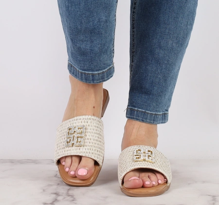 Eleganckie plecione klapki płaskie ze złotą klamrą i kryształkami Jezzi