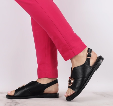 Czarne płaskie sandały damskie zabudowane VINCEZA