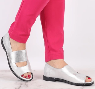 Srebrne sandały damskie płaskie z zakrytą piętą komfortowe Jezzi