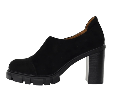 Czarne półbuty na obcasie i podsuwce lordsy Cora od Jezzi