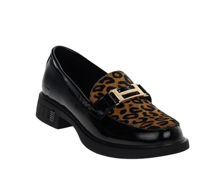 Czarne lakierowane mokasyny damskie z panterką loafersy VINCEZA