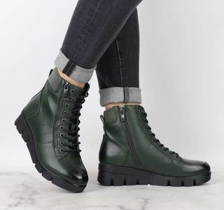 Ciemnozielone trzewiki damskie ocieplane na koturnie  Jezzi