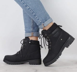 Płaskie czarne buty zimowe na sznurowadła i zamek po boku NEWS