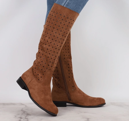 Czekoladowe zamszowe kozaki płaskie ażurowe jesienne Jezzi