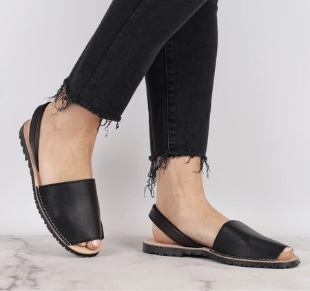 Czarne skórzane sandały hiszpańskie płaskie El Pimpi - Made in Spain