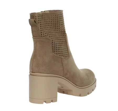 Beżowe zamszowe botki damskie na wygodnym klocku Jezzi