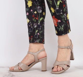 Beżowe sandały damskie na wygodnym obcasie skórzane RYŁKO