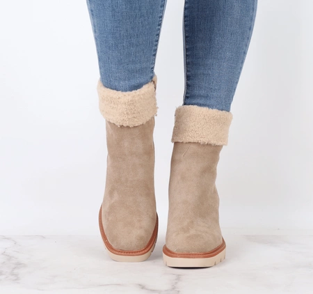 Beżowe botki zimowe z kożuszkiem na klocku i platformie Jezzi