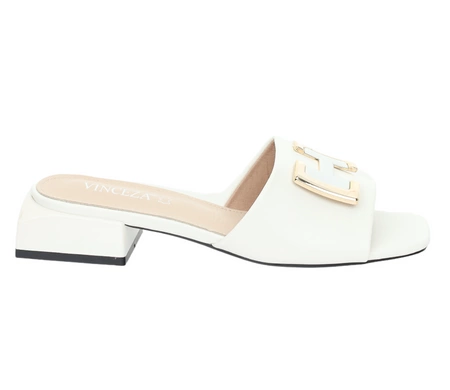 Białe eleganckie klapki damskie na niskim obcasie VINCEZA