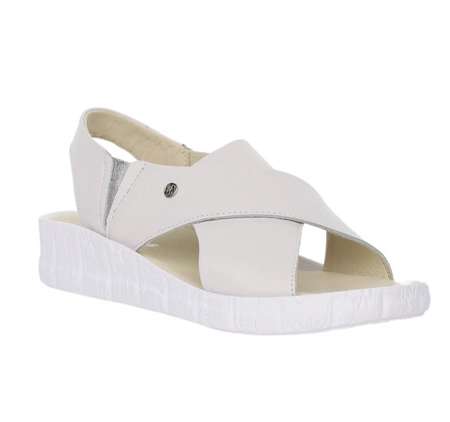 Białe skórzane sandały damskie na komfortowej niskiej koturniePolskie Helios model 132