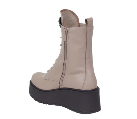 Skórzane beżowe botki damskie na platformie eleganckie i wygodne