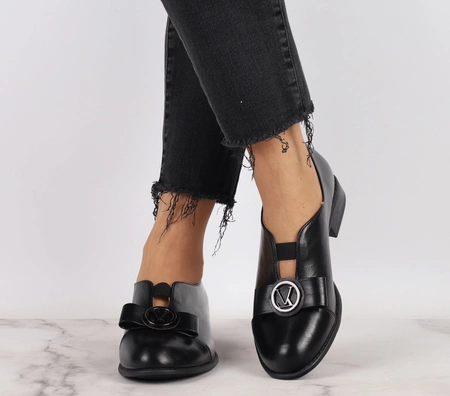 Czarne licowe półbuty damskie płaskie wsuwane eleganckie Jezzi