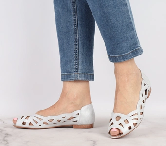 Białe posrebrzane ażurowe czółenka płaskie baleriny eleganckieJezzi