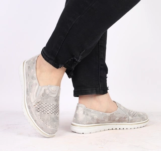 Złote wsuwane półbuty damskie ze skóry naturalnej dziurkowane Jezzi