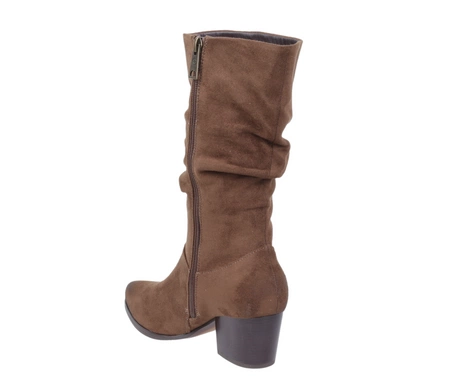 Czekoladowe kozaki damskie na niskim obcasie do sukienek Saszki