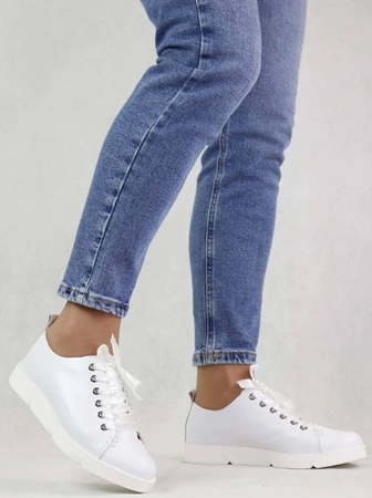 Białe półbuty damskie z włoskiej skóry naturalnej sznurowane Gino Fabiani - Produkt Polski