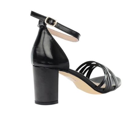 Czarne sandały na obcasie z cienkimi paseczkami z zakrytą piętą Jezzi