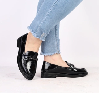 Czarne skórzane mokasyny damskie lakierowane lofersy eleganckie VINCEZA