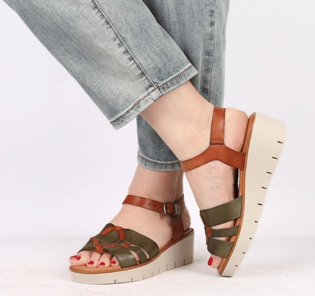 Kolorowe skórzane sandały damskie na niskiej koturnie Hiszpańskie El Pimpi