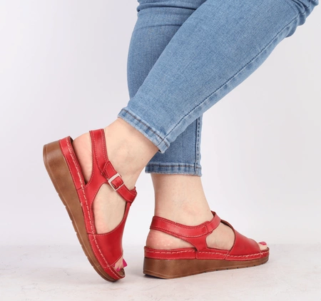Czerwone płaskie sandały damskie skórzane Gino Fabiani - Produkt Polski