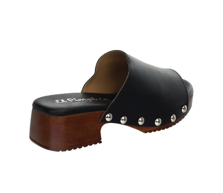 Czarne klapki skórzane z ćwiekami drewniaki rokowe Hiszpańskie El Pimpi