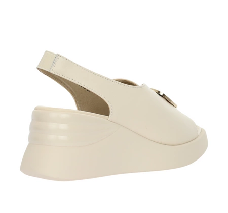 Eleganckie beżowe sandały na koturnie ze skory naturalnej Jezzi