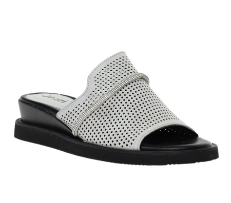 Srebrne eleganckie klapki damskie na niskiej koturnie Jezzi