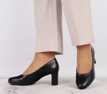 Czarne licowe czółenka skórzane na komfortowym obcasie RYŁKO