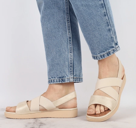 Bezowe eleganckie sandały damskie płaskie wsuwane Jezzi