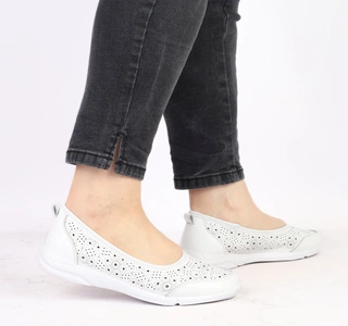 Białe skórzane baleriny damskie sportowe czółenka płaskie Jezzi