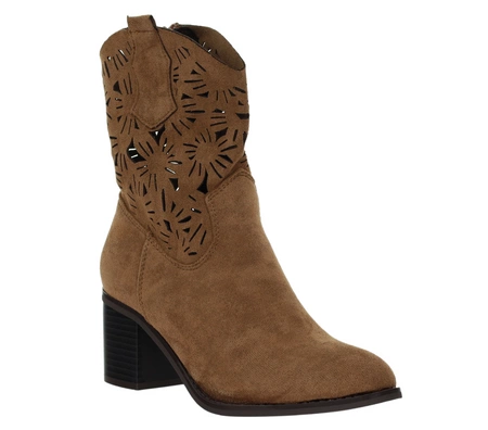 Brązowe czekoladowe zamszowe botki wycinane na obcasie ocieplane Daszyński