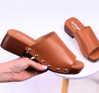 Skórzane klapki damskie z ćwiekami na drewnianej podeszwie Hiszpańskie El Pimpi