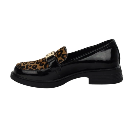 Czarne lakierowane mokasyny damskie z panterką loafersy VINCEZA