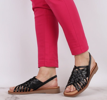 Czarne płaskie sandały skórzane plecione El Pimpi - Made in Spain