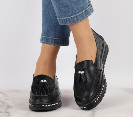 Skórzane ażurowe mokasyny damskie szyte z pomponami Jezzi