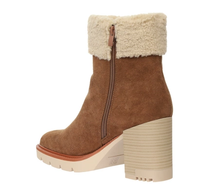 Czekoladowe botki zimowe z kożuszkiem wokół kostki na słupku i platformie Jezzi