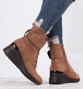 Zamszowe botki damskie na koturnie jesienno-zimowe Jezzi