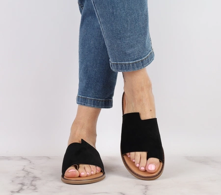 Czarne zamszowe klapki damskie płaskie wygodne i eleganckie Jezzi