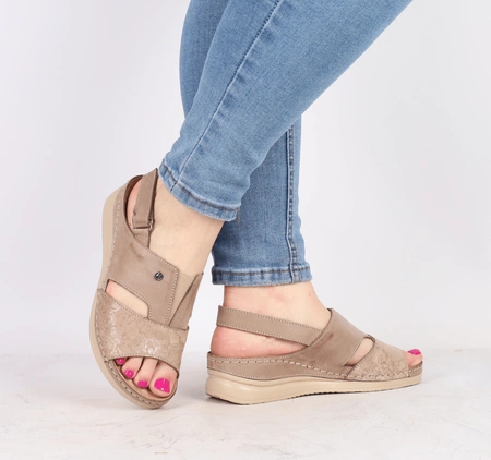 Wygodne sandały damskie skórzane zapinane na rzep szyta cholewka Helios