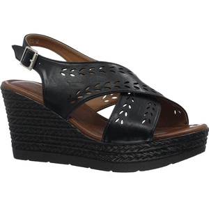 Czarne sandały damskie na wysokiej koturnie Polskie Jezzi