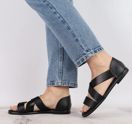 Czarne sandały płaskie z zakrytą piętą komfortowe Jezzi