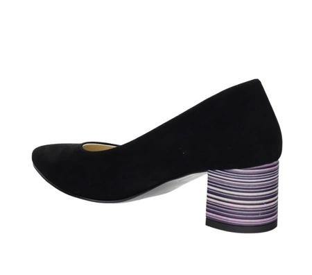 Czarne zamszowe czółenka na wygodnym eleganckim obcasie Polska Marka AZALI