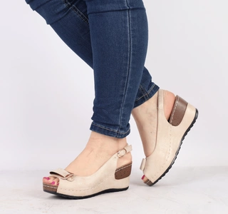 Beżowe sandały damskie na korkowej koturnie lekkie i wygodne Jezzi