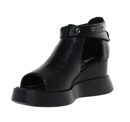 Czarne rokowe sandały damskie na koturnie i platformie Jezzi