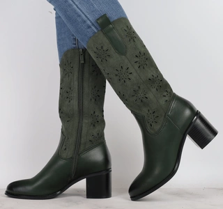 Ciemnozielone ażurowe kozaki kowbojki na niskim obcasie Jezzi