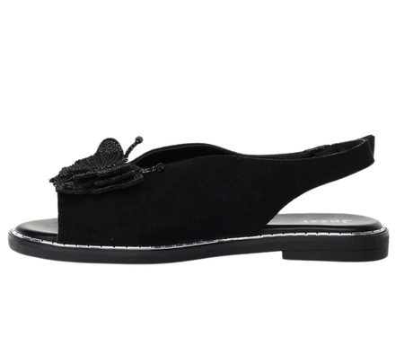 Modne sandały płaskie czarne zabudowane na szeroką stopę Jezzi