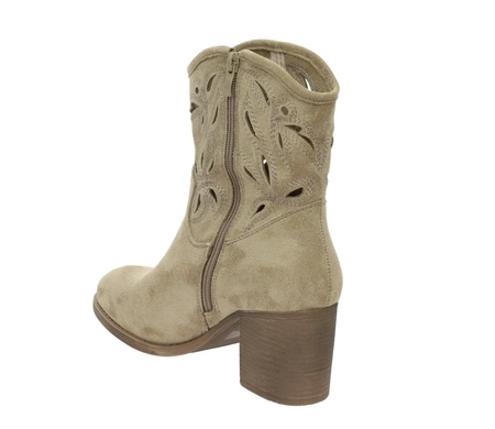 Beżowe zamszowe botki na średnim obcasie typu kowbojki Tatiana