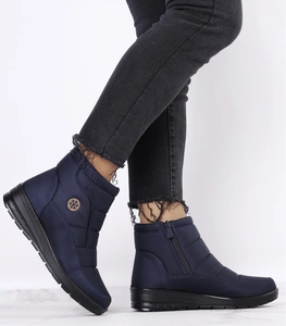 Granatowe damskie śniegowce płaskie na zamek Jezzi