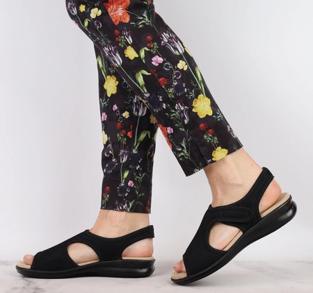 Czarne komfortowe płaskie sandały damskie z elastyczną cholewką Jezzi
